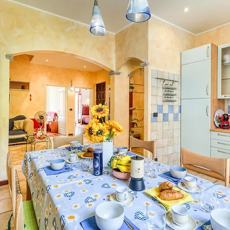 Seaside Classic - Happy